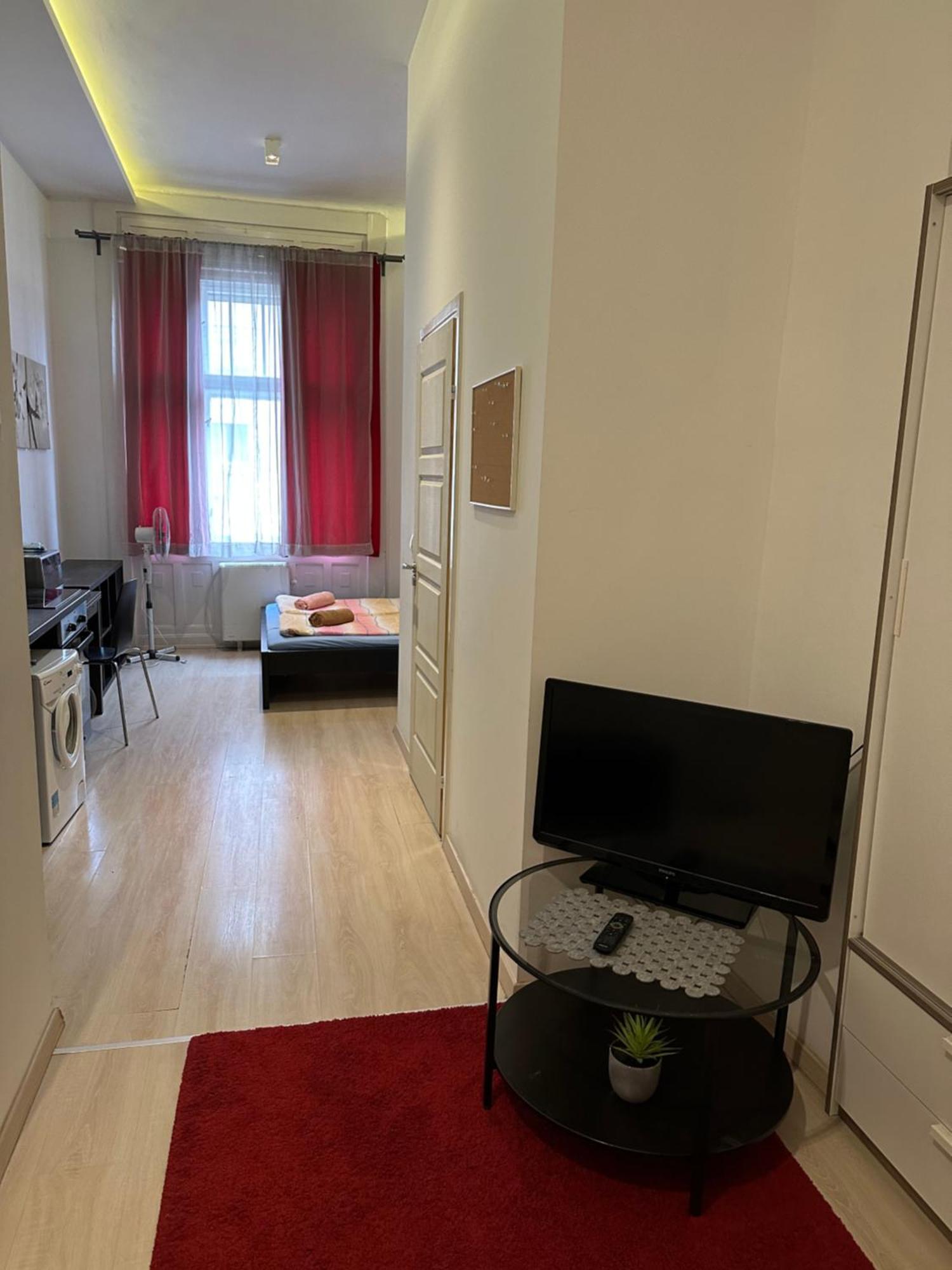 Mickey'S Flat Close To Budapest Whale Apartment Exterior photo