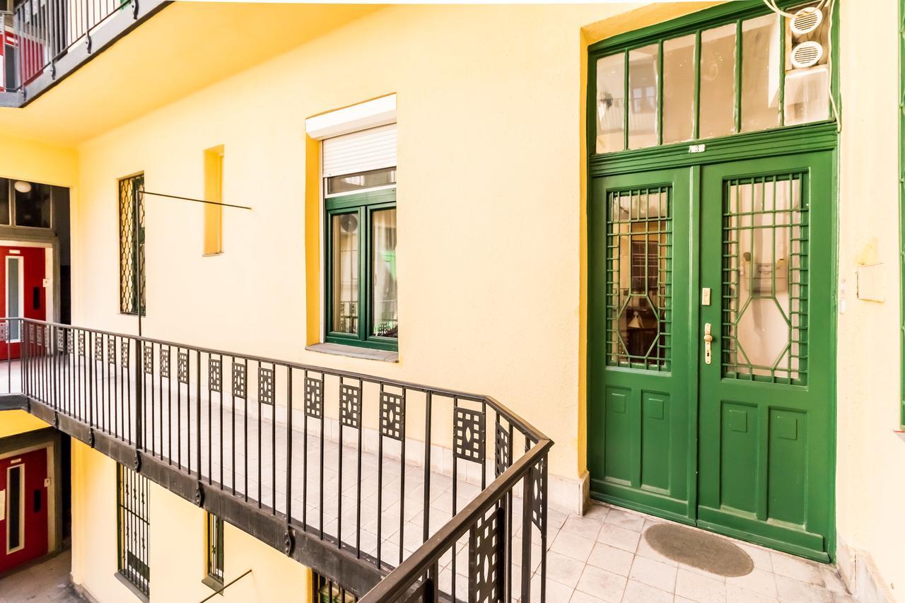 Mickey'S Flat Close To Budapest Whale Apartment Exterior photo