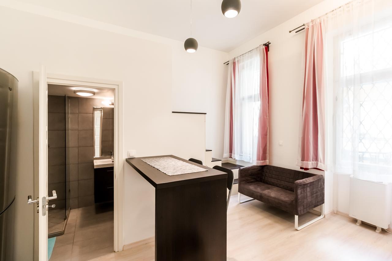 Mickey'S Flat Close To Budapest Whale Apartment Exterior photo